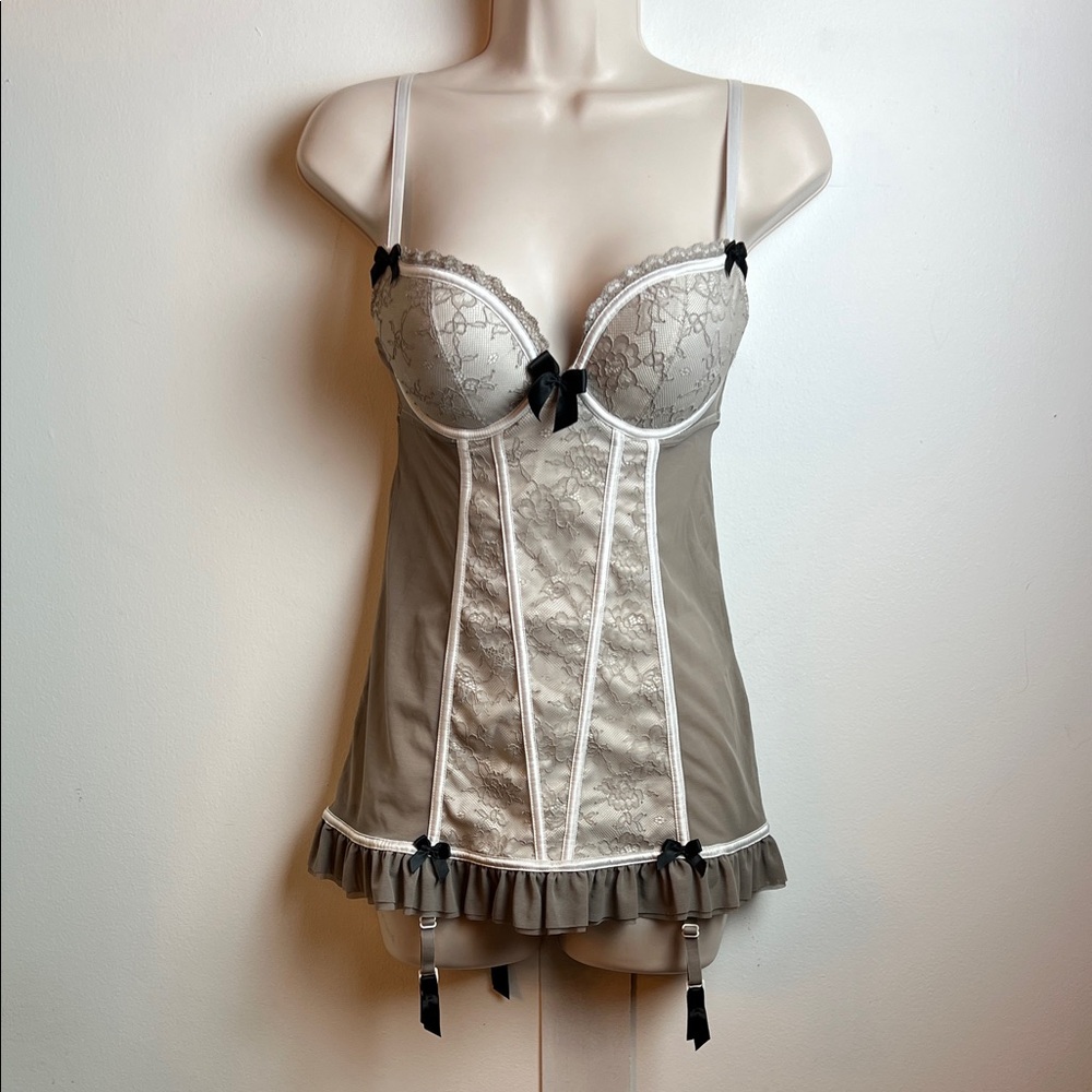 La SENZA Beyond Cleavage Cream and Black Lace Merry Widow push up bustier bra